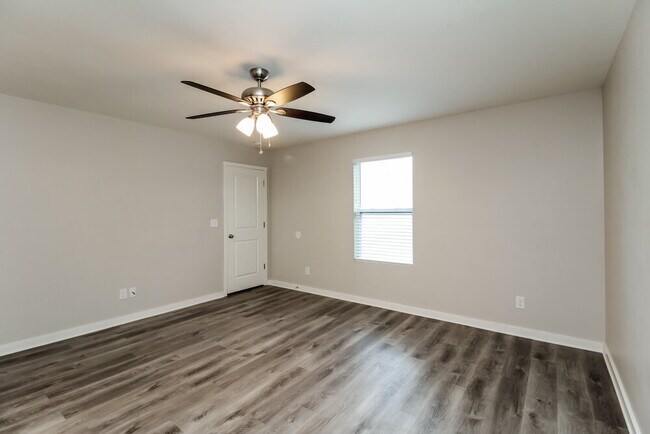 Building Photo - 1048 Joselynn Drive