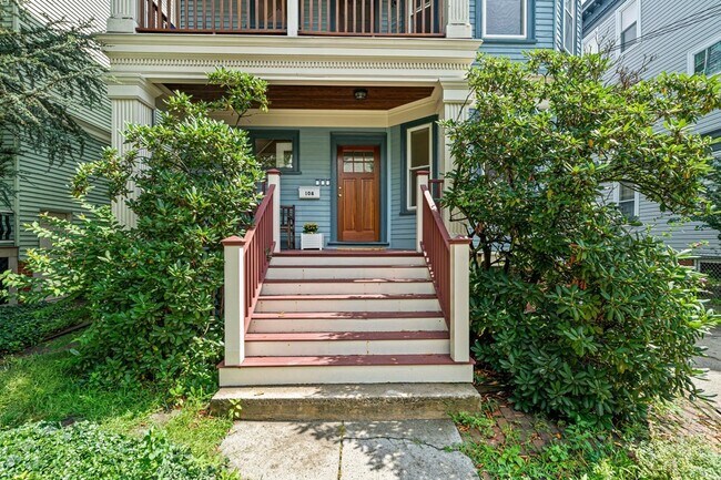 Building Photo - 104 Trowbridge St