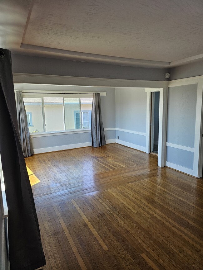 Photo - 1364 E 32nd St House