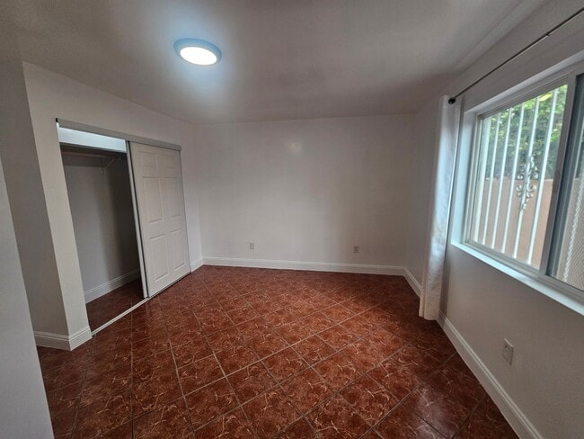 Building Photo - 1107 S Central Ave