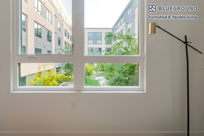 Building Photo - 350 Chastain Pl