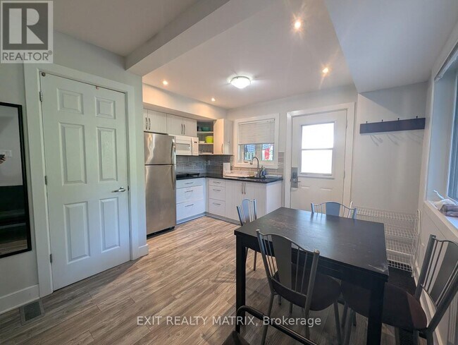 Photo du bâtiment - 222 Ave Blackburn