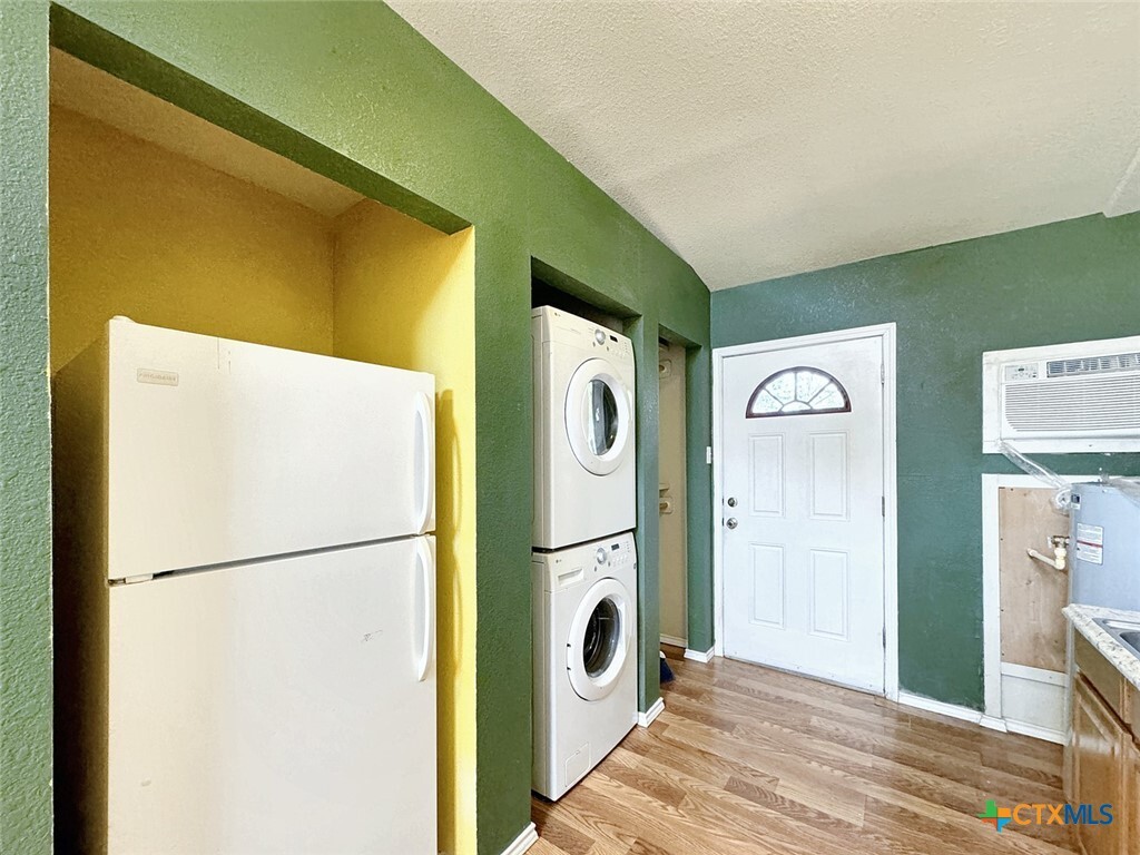 Building Photo - 1108 W McCarty Ln