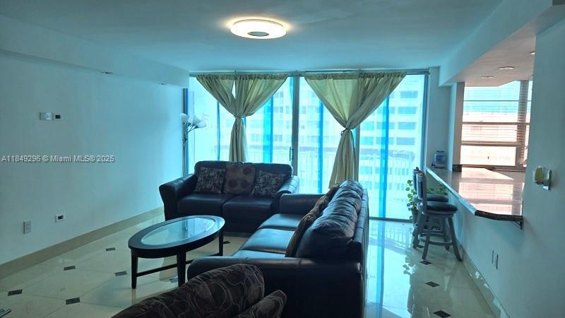 Primary Photo - 18051 Biscayne Blvd