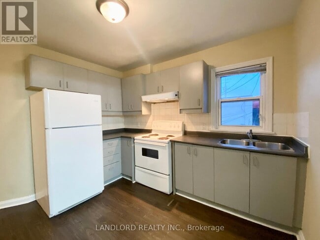 Building Photo - 2A-22A Thyra Ave
