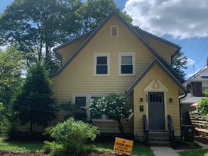 Building Photo - 804 S Park Ave