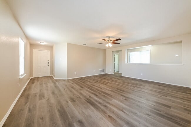 Building Photo - 1167 Tomahawk Dr