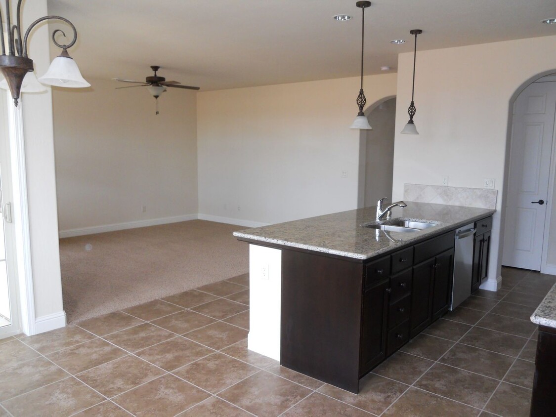 Primary Photo - Granville Built 3 Bedroom for Rent in Copp...