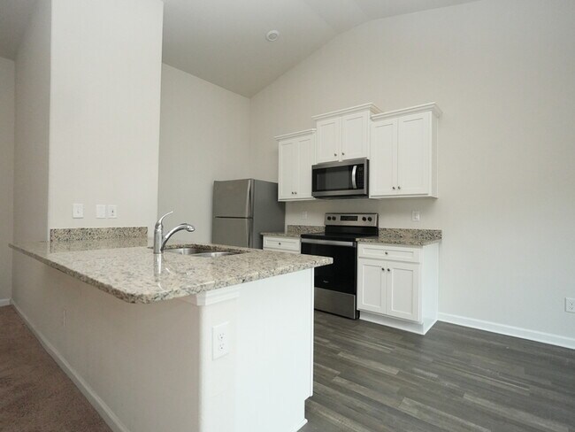 Building Photo - 2112 Lanza Dr