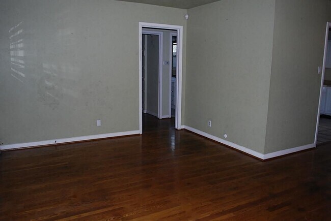 Foto del edificio - 6611 Housman