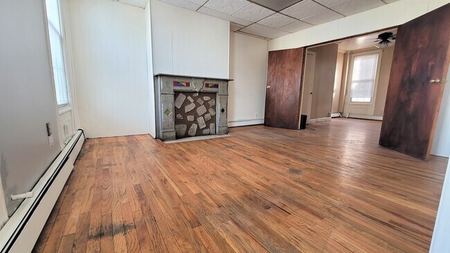 Building Photo - 222 Halladay St