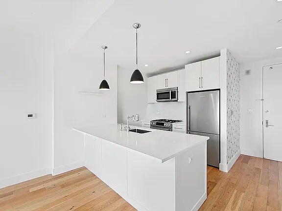 Foto del edificio - 27-21 44th Dr