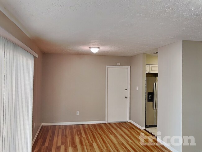 Building Photo - 2704 Mnr Hl Dr