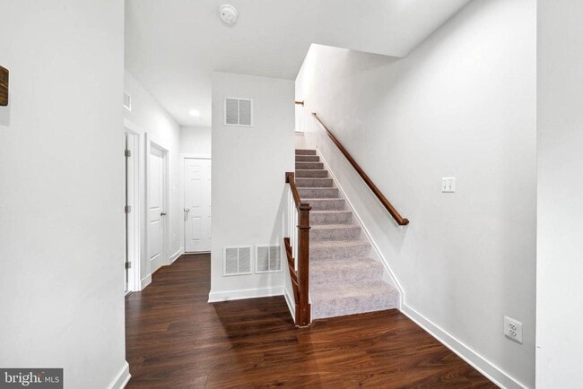 Building Photo - 817 Badger Ave