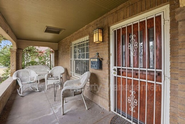 Building Photo - 718 W Roosevelt St