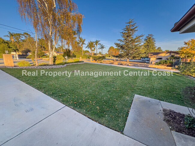 Foto del edificio - 235 S Las Flores Dr