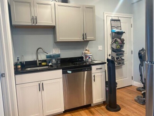 Building Photo - HOT ALLSTON LISTING!!!!
