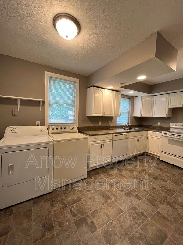 Building Photo - 445 N 25th St