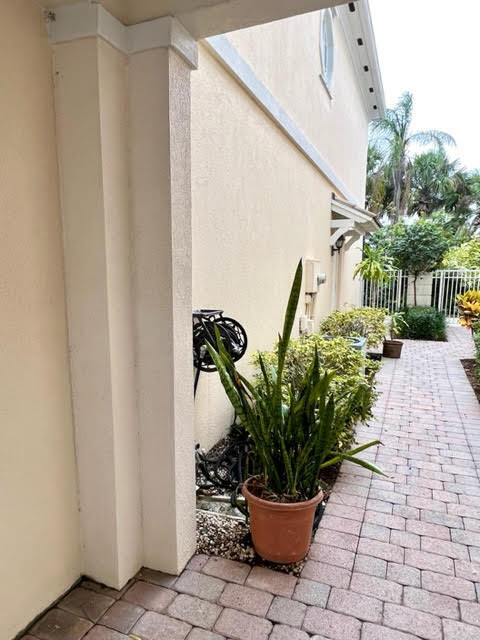 Building Photo - 488 Capistrano Dr