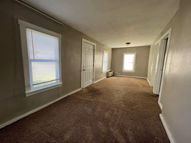 Foto del edificio - 402 N Cedar St