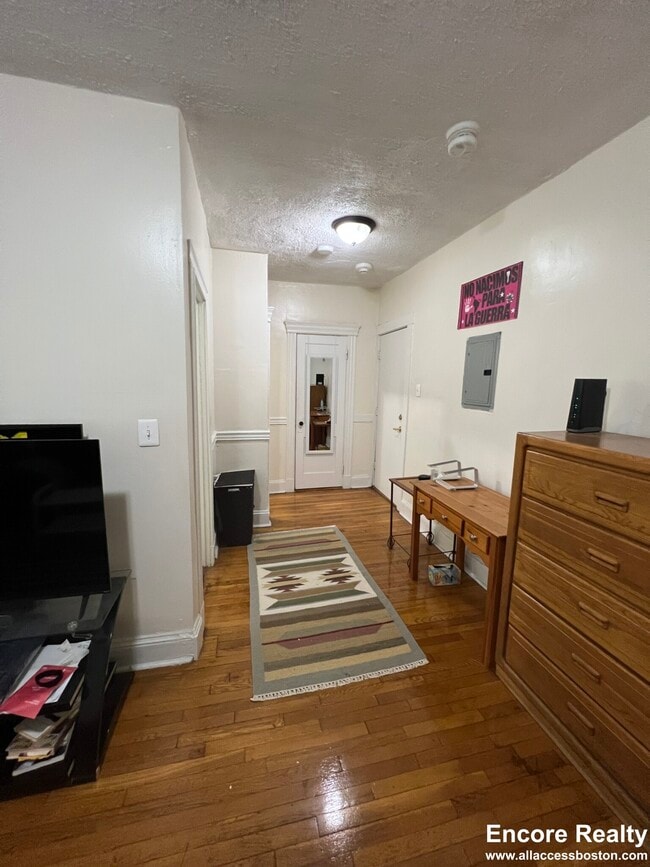 Building Photo - 386 Riverway