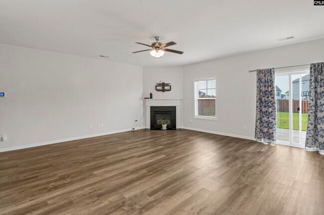Building Photo - 728 Bustling Br Ln