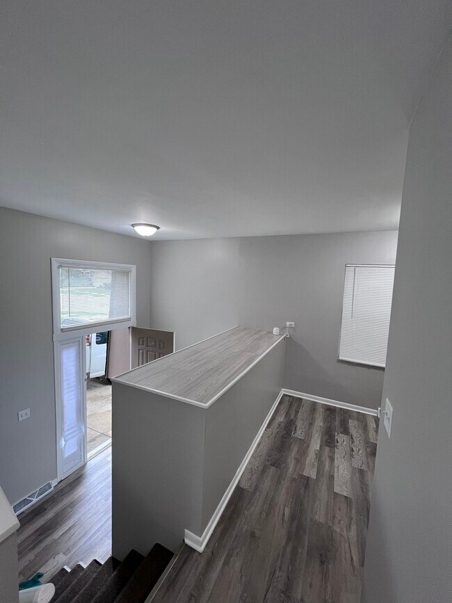 Building Photo - 1637 Sheffield Dr