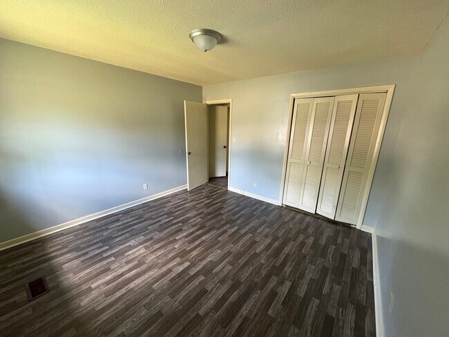 Building Photo - 937 Kings Rd