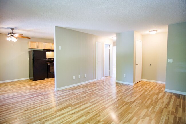 Building Photo - Spacious Two Bedroom in Heart of Buckman!