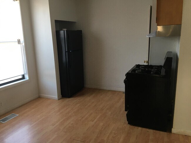 Building Photo - 105 E Texas Ave