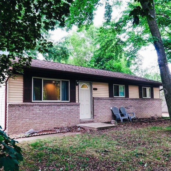 Foto principal - 3231 W Utica Rd