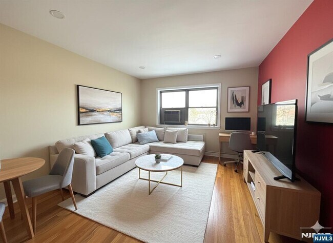 Foto del edificio - 3091 Edwin Ave