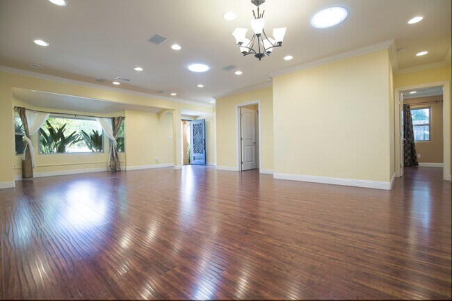 Foto del edificio - 5179 Lindley Ave