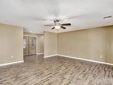 Building Photo - 18838 N Lakeforest Dr