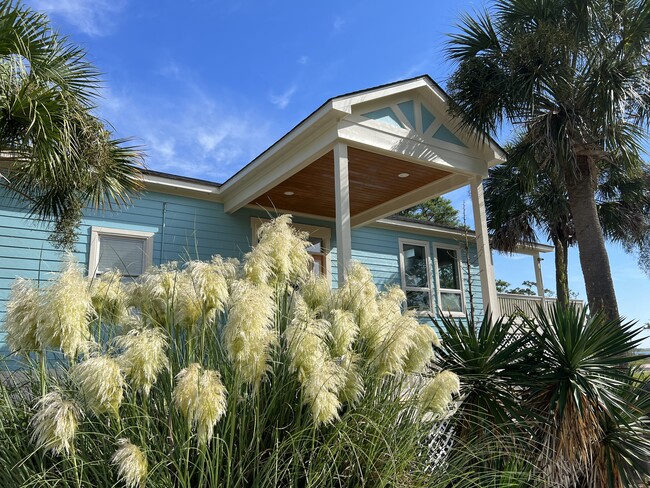 Building Photo - 535 E Seaview Rd