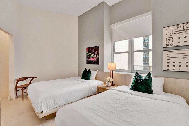 Building Photo - 4111 S Ocean Dr