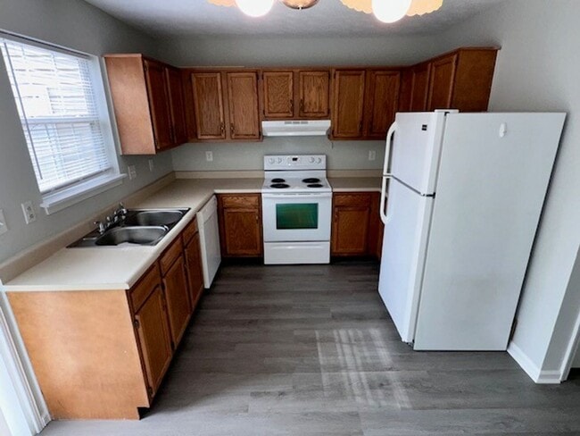 Photo - Lovely Townhouse in Winchester! All Electric, Off-Street Parking, W/D Hookups, Small Pets Ok!