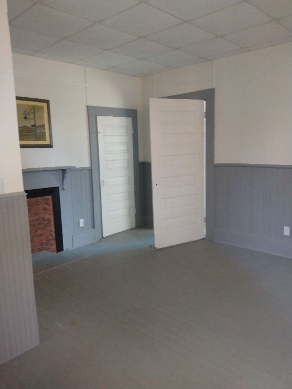 Building Photo - 6 Maple St