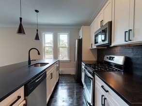 Building Photo - 837 Parker St