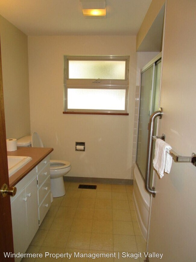 Building Photo - 3 br, 1.5 bath House - 2310 West Parkway D...
