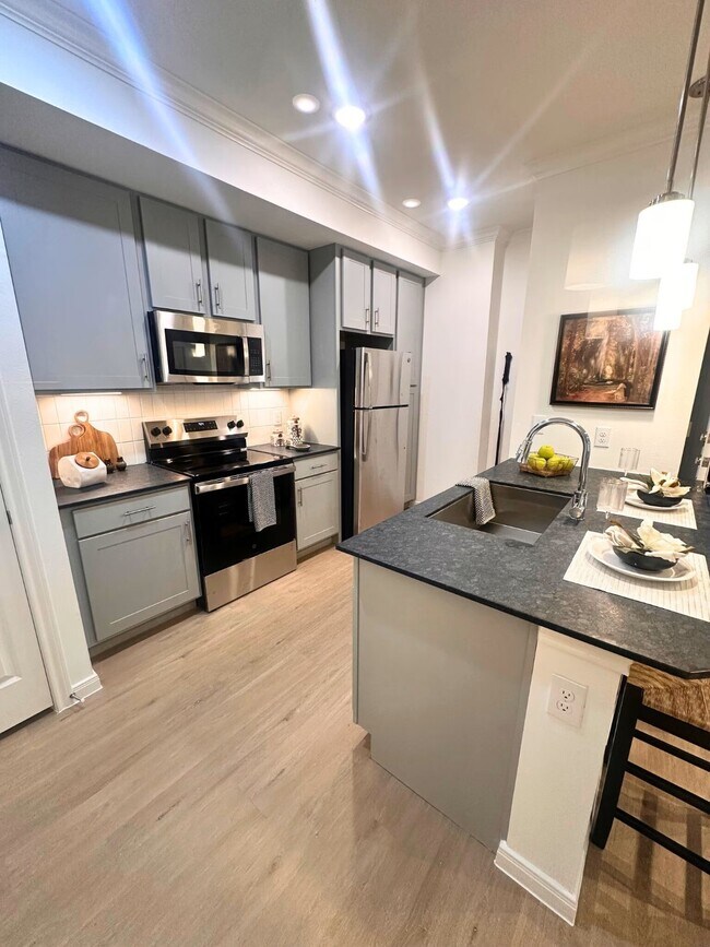 Building Photo - 17011 W Little York Rd