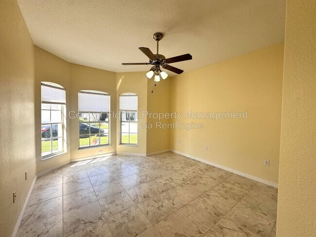 Foto del edificio - 140 Moss Ln