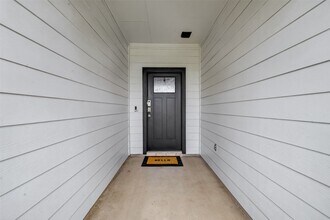 Building Photo - 30518 White Cliff Ct