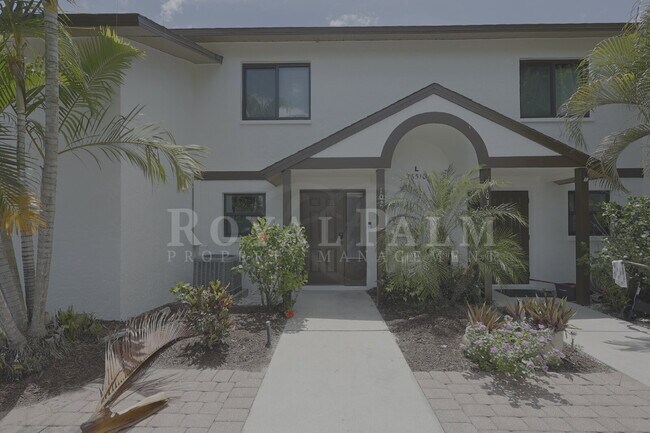 Foto del edificio - 2 Bed, 2.5 Bath Townhouse with Balcony, Pool & Prime Bonita Springs Location