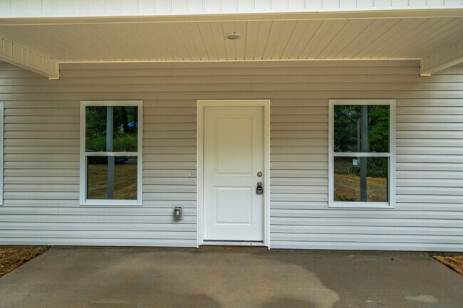Building Photo - So Much Space in Hueytown – Beautifully Renovated & Move-In Ready!