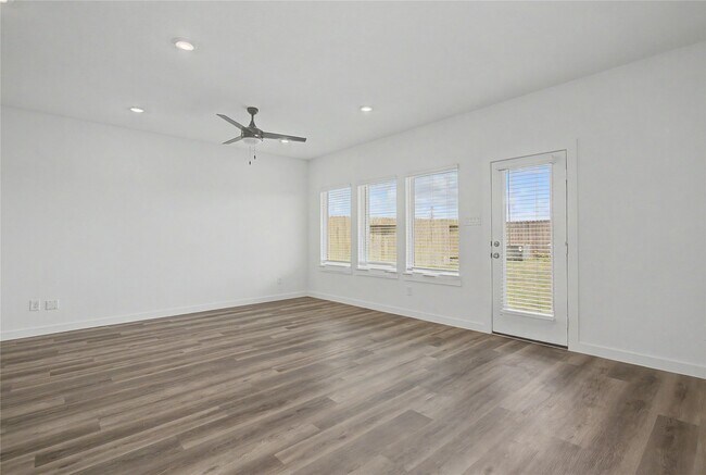 Foto del edificio - 2629 McHenry Lndg Ln