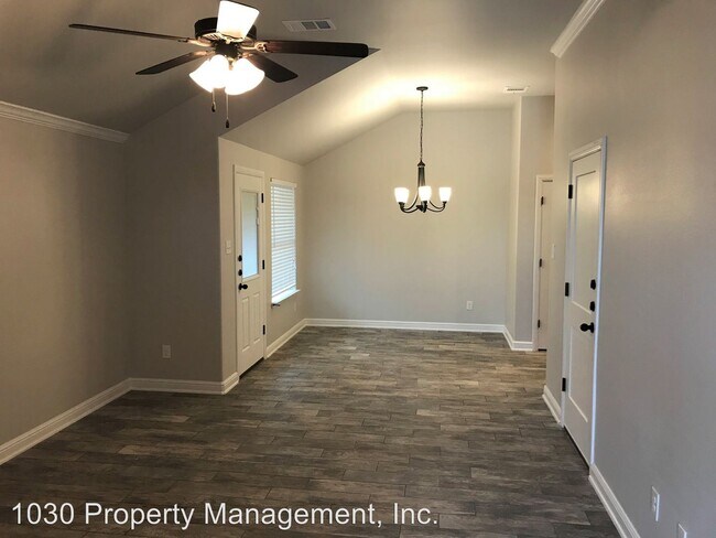 Foto del edificio - 5811 Luminous Ln