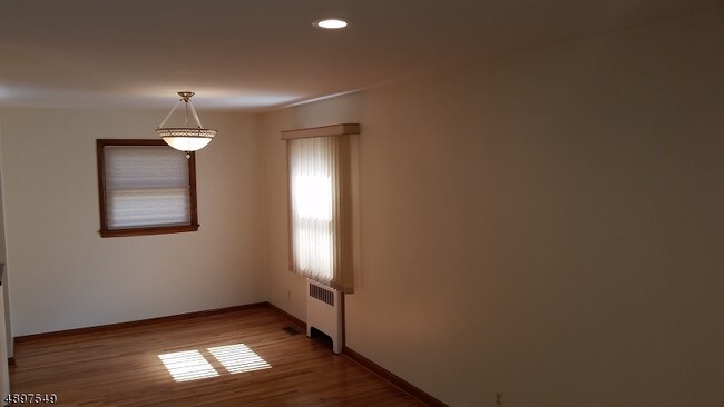 Foto del edificio - 18 Hawthorne Ave