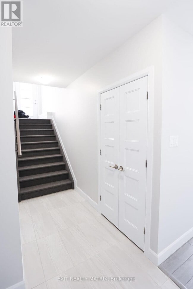 Building Photo - 107 Chateauguay St