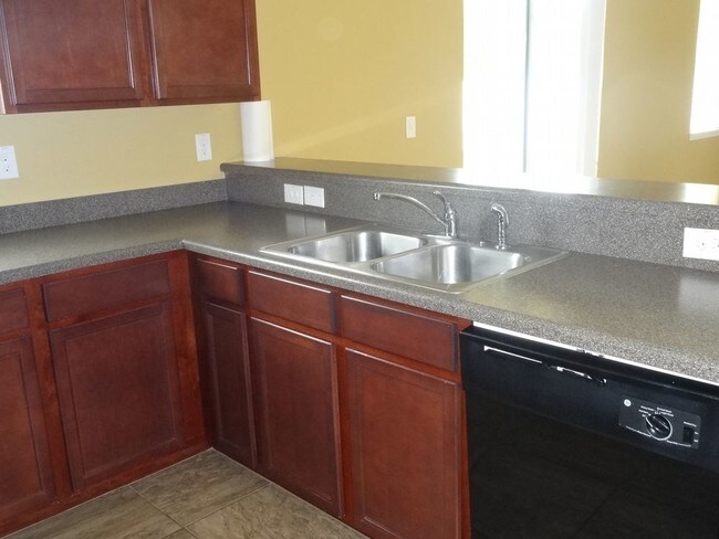 Foto del edificio - 12330 Fairlawn Dr